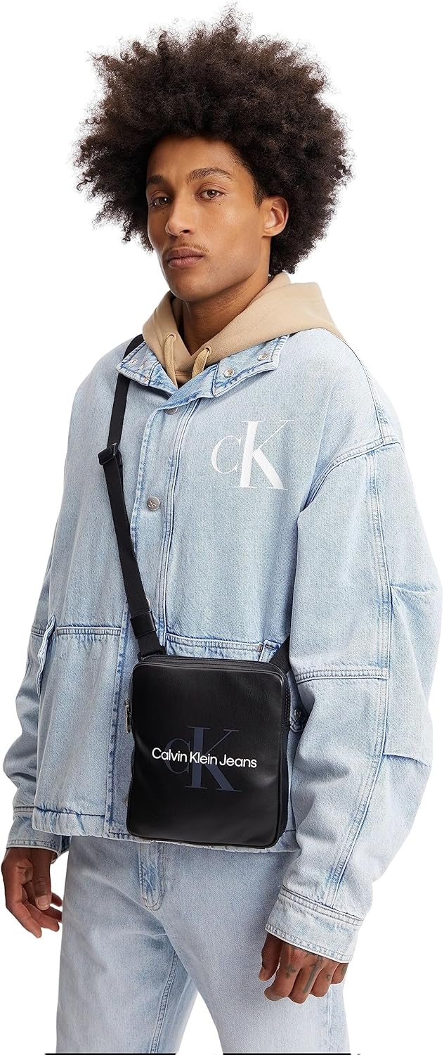 Calvin Klein Jeans Herren Umhängetasche Monogram Soft Reporter Klein, Schwarz (Black), Onesize