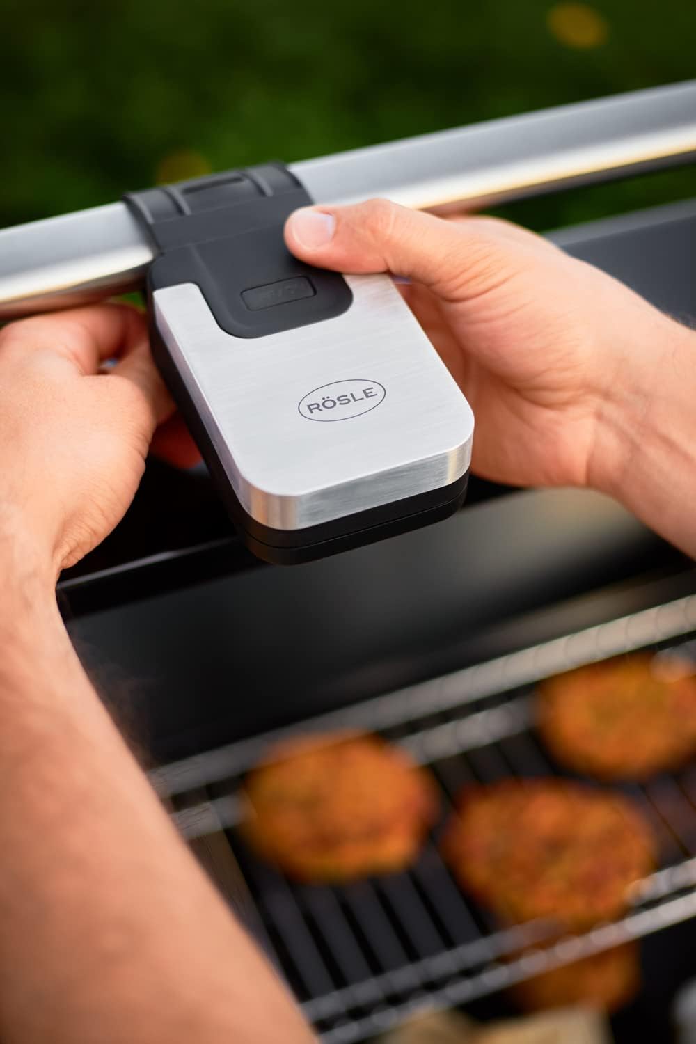 RÖSLE Universal BBQ LED-Griffleuchte & Ablagematte Silikon, Hochwertige Silikonmatte zum Schutz von