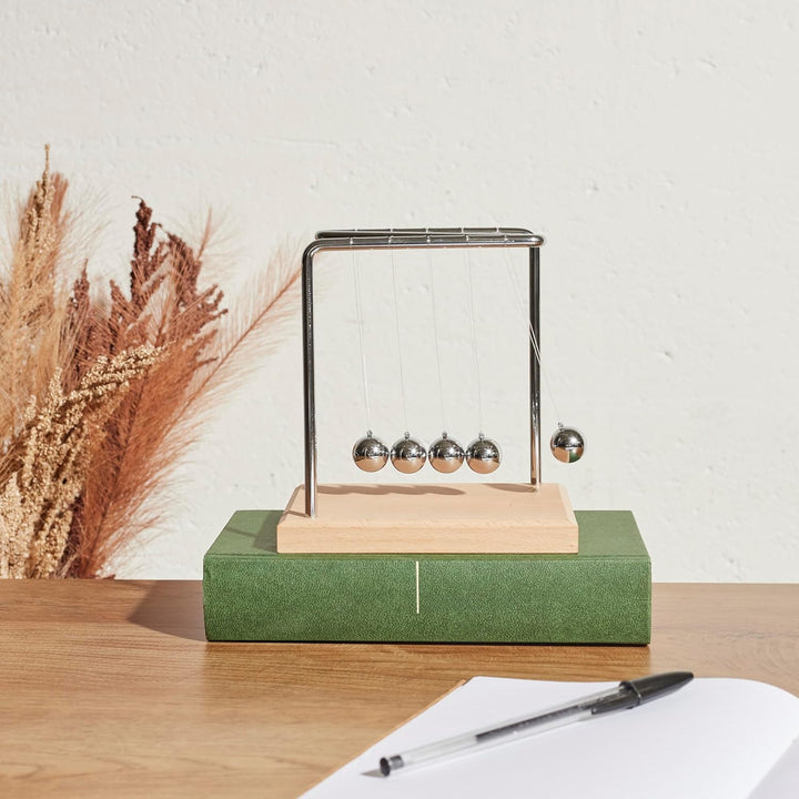 HOME DECO FACTORY, HD0378, Newton's Pendulum H15 cm - Educational Decorative Object, Minimalist Desi