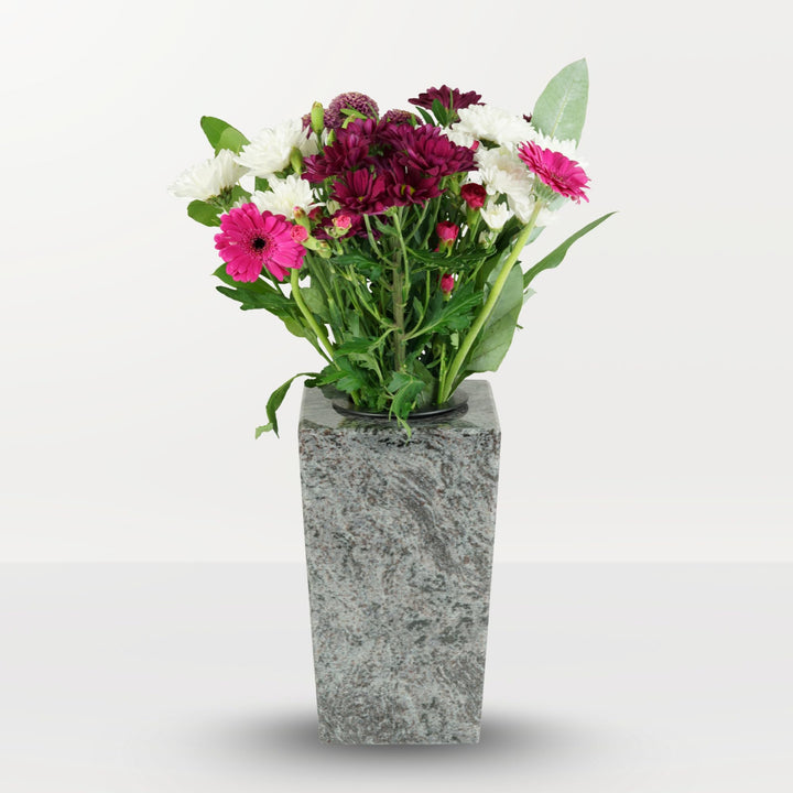 designgrab Grabvase Karree Orion aus poliertem Granit – 29×17 cm, hochglanzpoliert, witterungsbestän