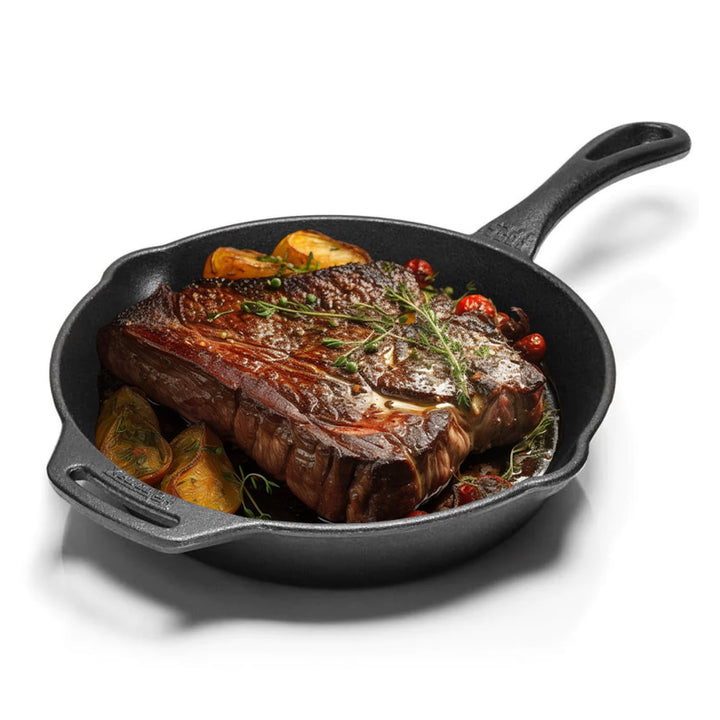 Petromax Feuerpfanne mit Stiel - Pfanne aus Gusseisen für alle Grill- und Herdarten, Gasflamme, Back