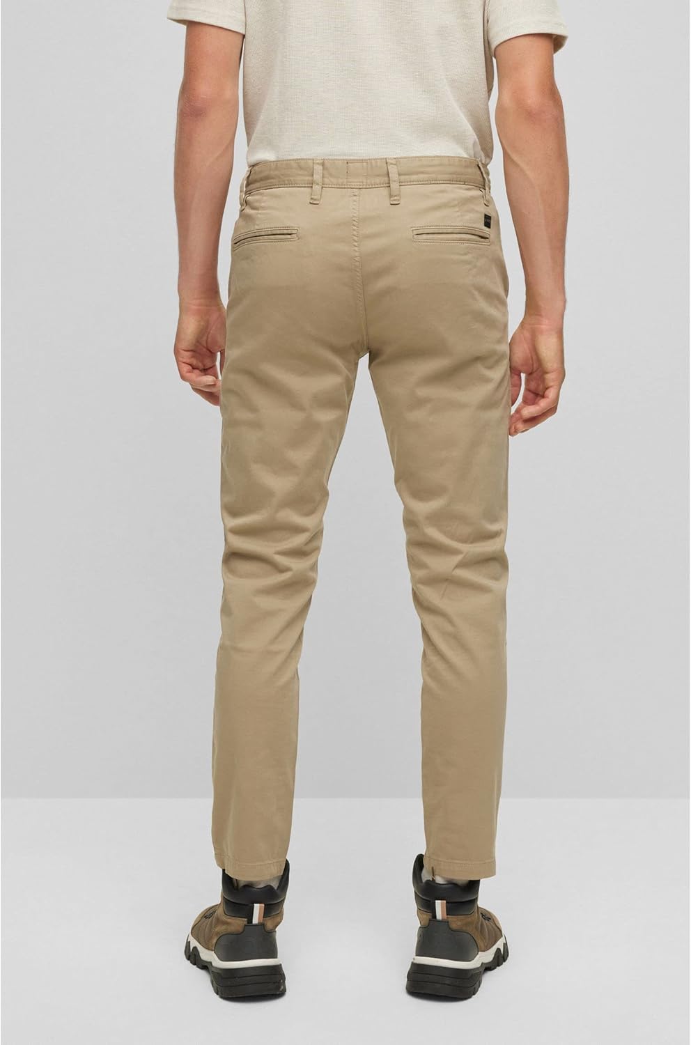 BOSS Herren Schino-Taber-1 D Tapered-Fit Chino aus überfärbtem Baumwoll-Satin mit Elasthan-Anteil 29