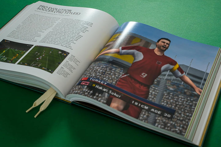 A Tale of Two Halves: The History of Football Video Games, Gebundenes Buch