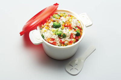 KitchenCraft Reiskocher - Mikrowellen-Dampfgarer, BPA-freier Kunststoff, 1,5 Liter, weiss/rot