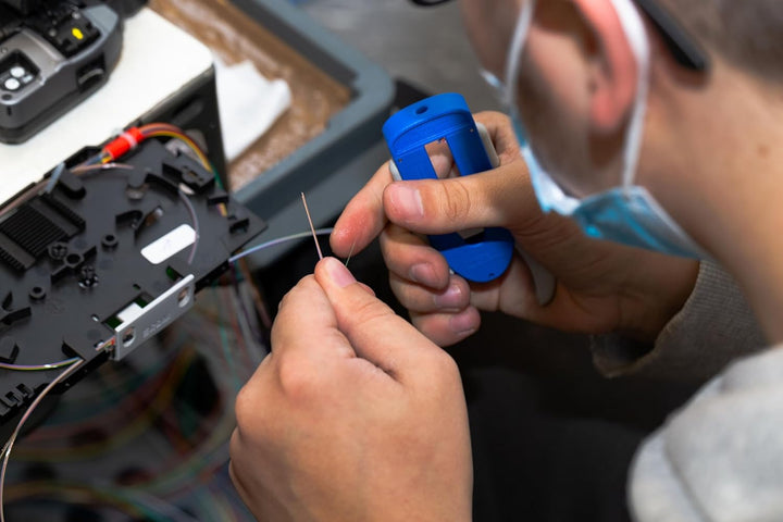 WEICON TOOLS LWL Präzisions-Abisolierer I Abisolierwerkzeug für Lichtwellenleiter und Glasfaserkabel