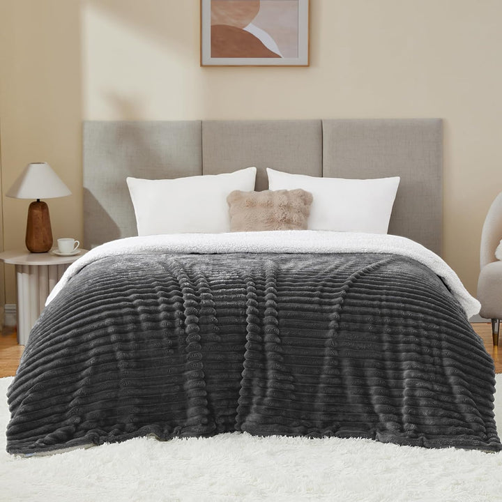 WAVVE Decke Sherpa Kuscheldecke Flauschig Grau - Extra Warme Dicke Weiche Grobe Kordecke Sofaüberwur