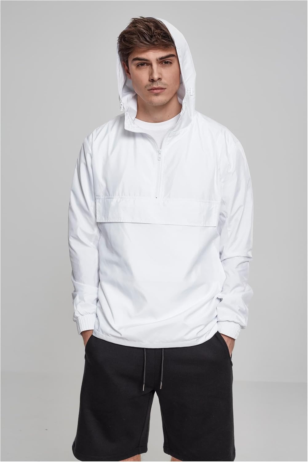 Urban Classics Herren Windbreaker Jacke Überziehjacke mit Kapuze & Brusttasche einfarbige Übergangsj