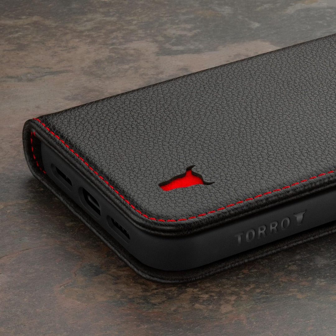 TORRO Hülle kompatibel mit iPhone 15 – Premium Lederhülle mit Standfunktion und Kartenfächern - Schw