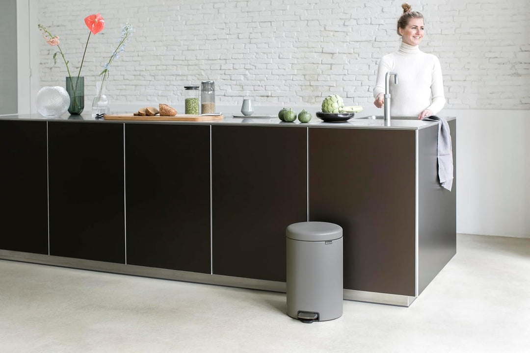 Brabantia Treteimer newIcon, 20 L 20 Liter Mineral Concrete Grey, 20 Liter Mineral Concrete Grey