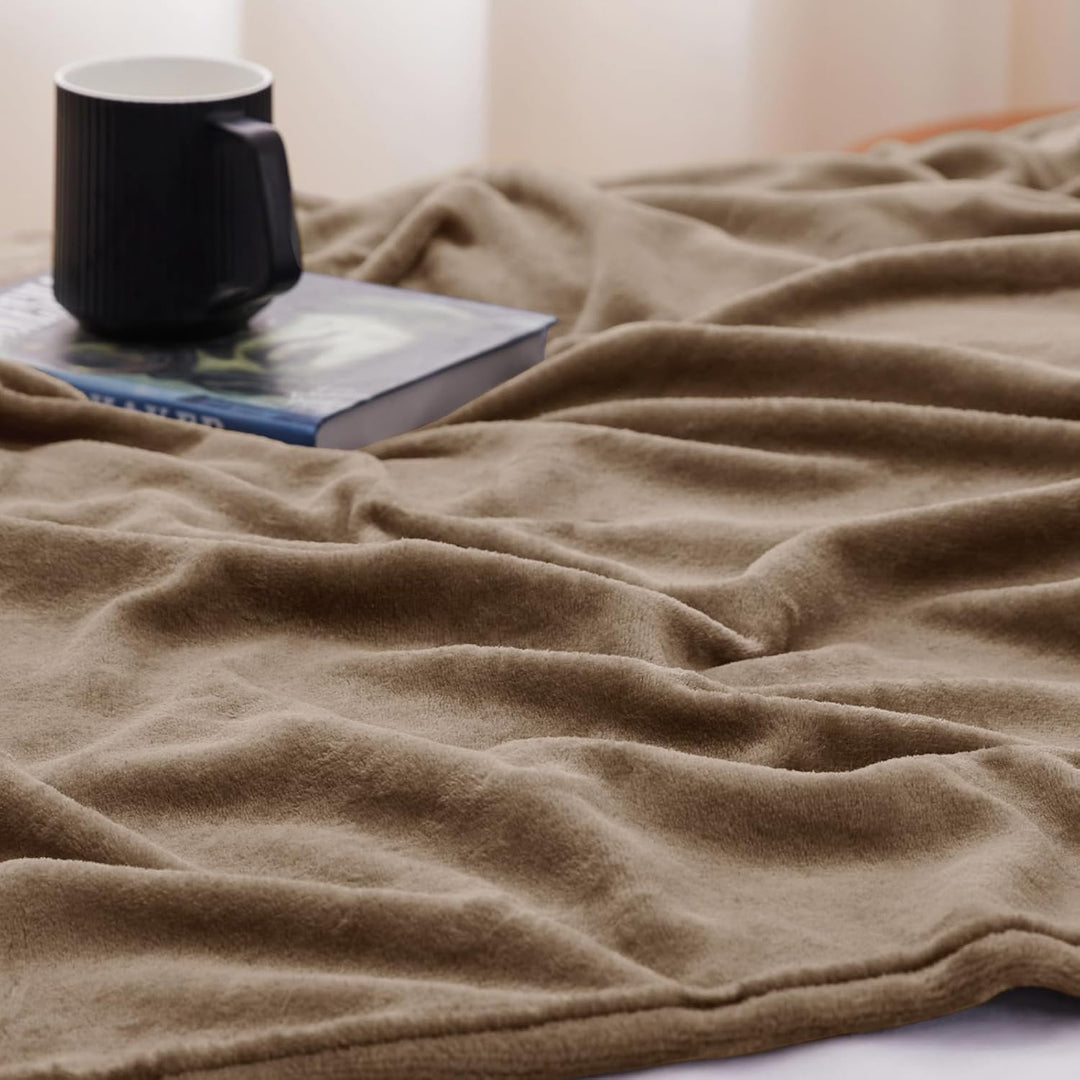 WAVVE Kuscheldecke Flauschig Fleecedecke - Sofadecke 230x270 cm Wohndecke Couchdecke, Braun Decke So