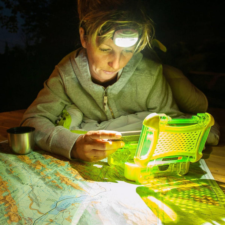 Nanuk 320 Nano Serie Wasserdichtes Medium Hartschalenkoffer für Handys, Kameras und Elektronik - Sch