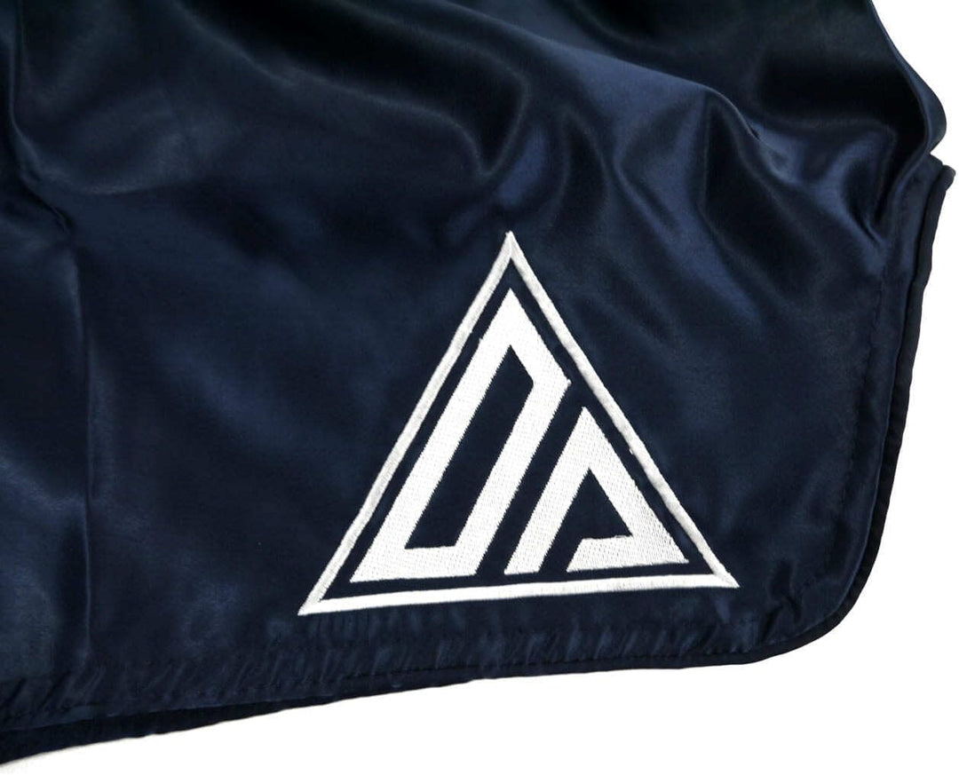 Dynamix Athletics Muay Thai Shorts Origin - Traditionelle Klassische Thaibox Hose für Herren mit bre
