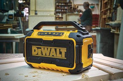 Dewalt Bluetooth Akku-Lautsprecher DCR011 (Stereo, extrem robust, mit Überrollbügel, AUX-Eingang 3,5