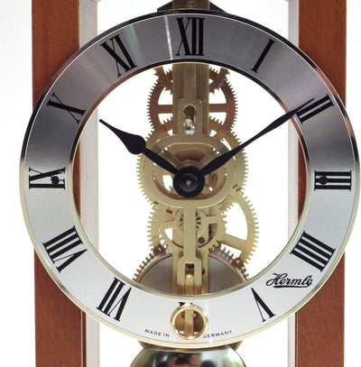 Hermle 23015-160721 Moderne Skelett-Tischuhr, Kirschbaum Braun, 18cm x 9cm x 11cm 18cm x 9cm x 11cm