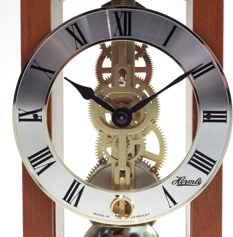 Hermle 23015-160721 Moderne Skelett-Tischuhr, Kirschbaum Braun, 18cm x 9cm x 11cm 18cm x 9cm x 11cm