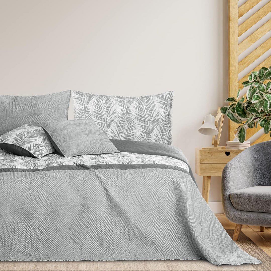 AmeliaHome Tagesdecke Bettüberwurf 170x210 cm zweiseitig pflegeleicht Steppung Pflanzenmuster Grau W