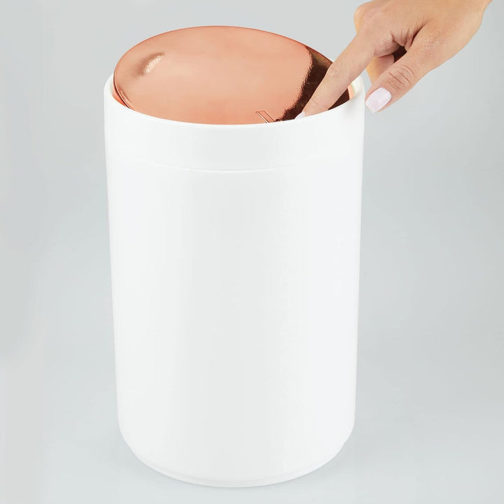 mDesign praktischer Mülleimer – moderner Abfalleimer aus Kunststoff für Bad, Büro und Küche mit 5l F