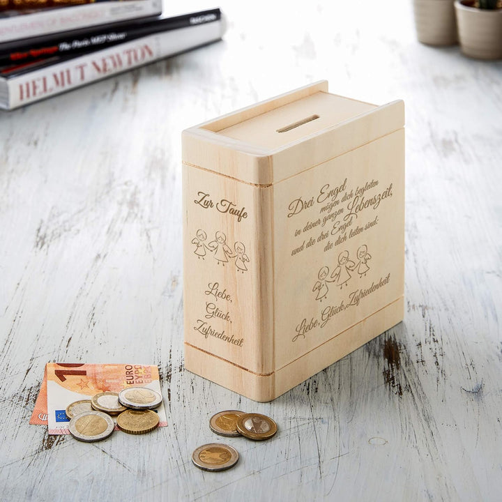 Casa Vivente Spardose aus Holz mit Gravur zur Taufe, Motiv Engel, Sparbüchse als Taufgeschenk für Mä