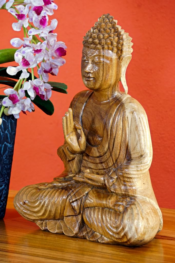 Kinaree Massivholz Buddha - Akazie Holz geschnitzter Buddha - 34cm Suar Skulptur, sitzender Buddha