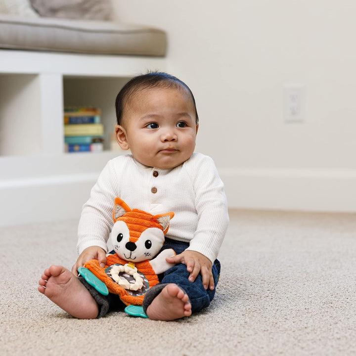 INFANTINO Go Gaga Cuddly Teether Fox, Spielzeug-Fuchs, für die sensorische Erkundung, Teether aus Si