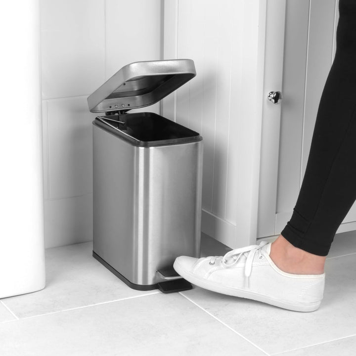 Beldray LA041173SS Treteimer für Badezimmer – Abfalleimer mit rechteckigem Soft-Close-Deckel, Küchen