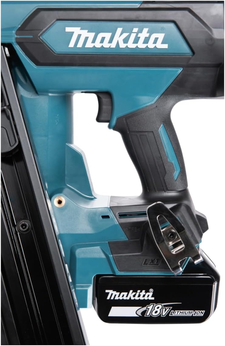 Makita DBN901RTE Bürstenloser Rahmennagler, 18 V, Li-Ion, LXT, komplett mit 2 x 5,0 Ah Akkus und Lad