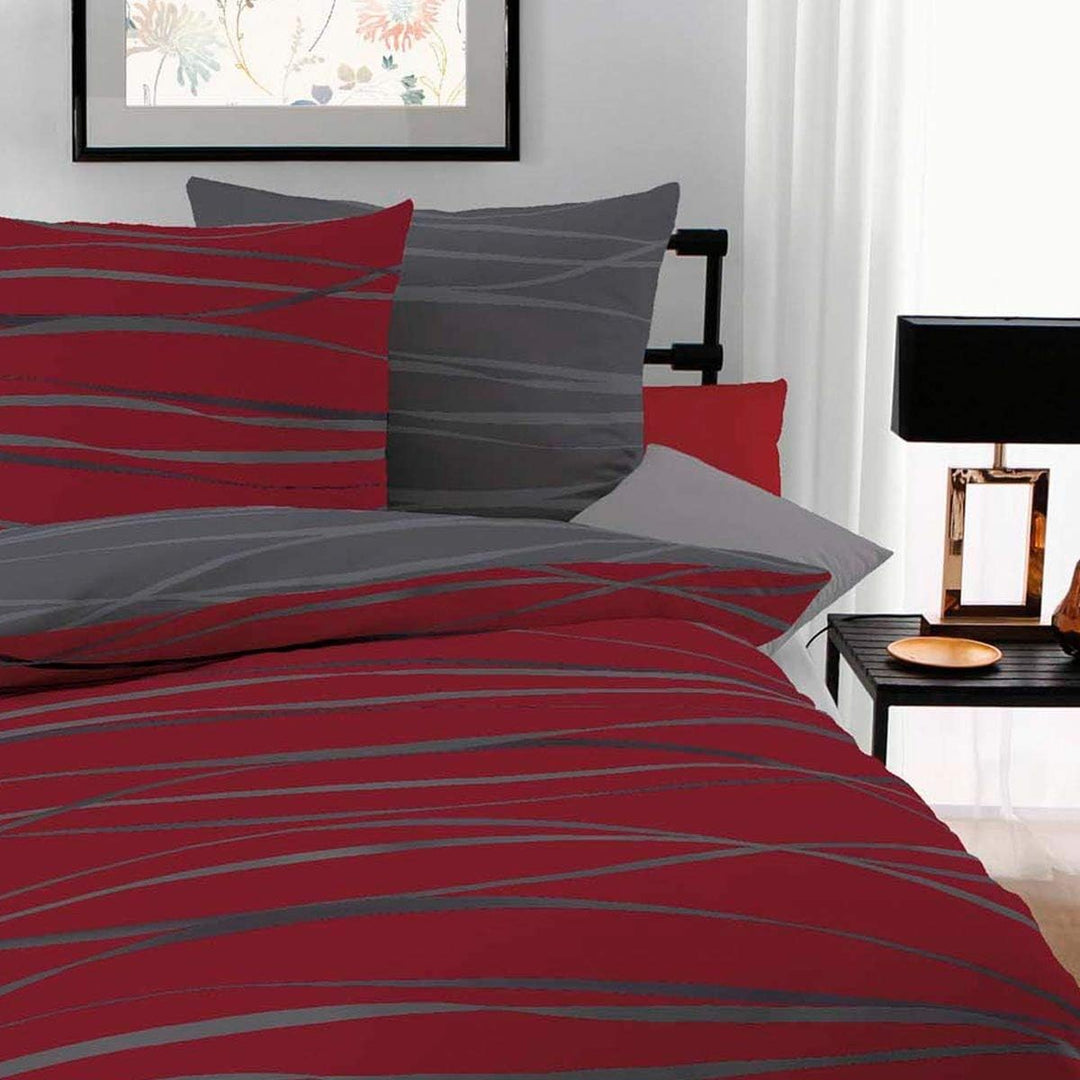 Kaeppel Wende- Bettwäsche 'Motion' Mako-Satin rubinrot Grösse, 2 Stück , 135x200 cm (80x80 cm) 135x2