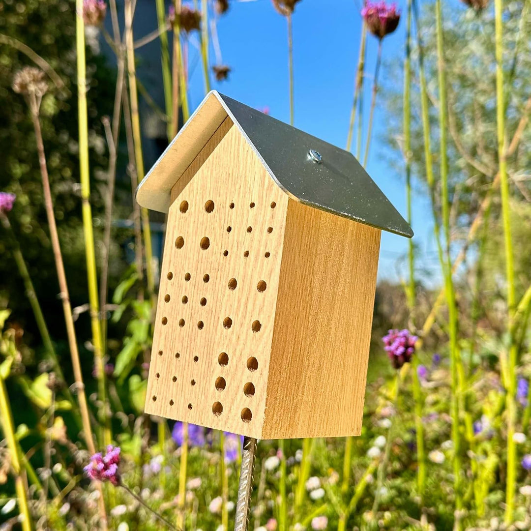 GARTENETAGE Wildbienenhotel mit Metalldach/Naturbelassenes, massives Insektenhaus &amp; Bienenhotel/Nist