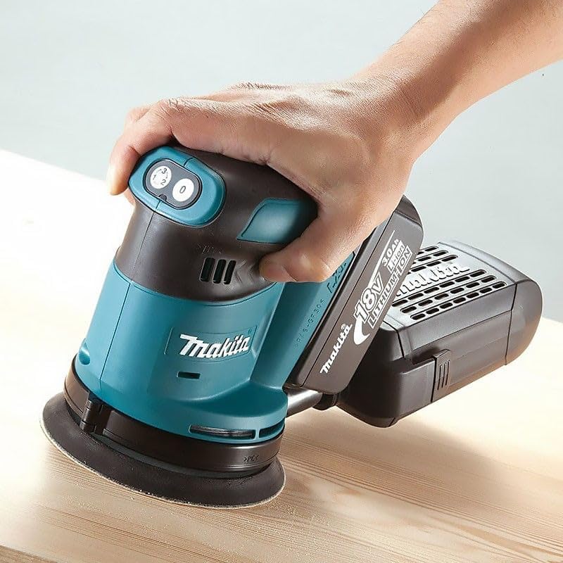 Makita DBO 180 18V Li-ion Akku Exzenterschleifer mit Akku 3,0 Ah + Ladegerät