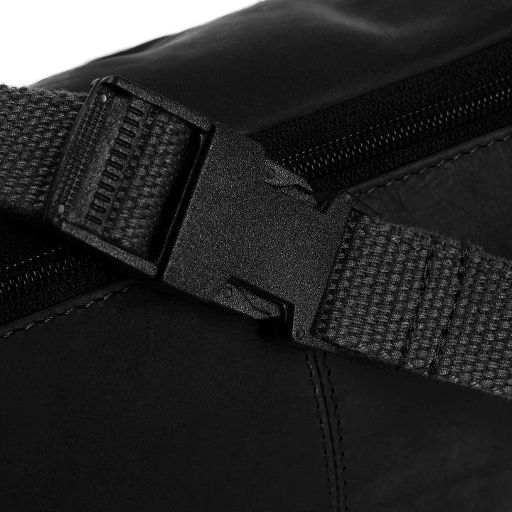 The Chesterfield Brand Eden - Gürteltasche Leder 28 cm Black Schwarz, Schwarz
