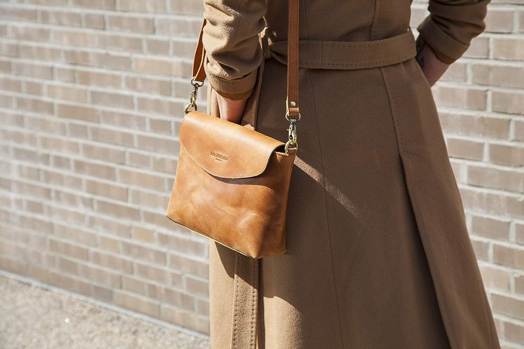 HOLZRICHTER BERLIN Damen Umhängetasche (M) – Premium Leder Handtasche klein Camel-braun, Camel-braun