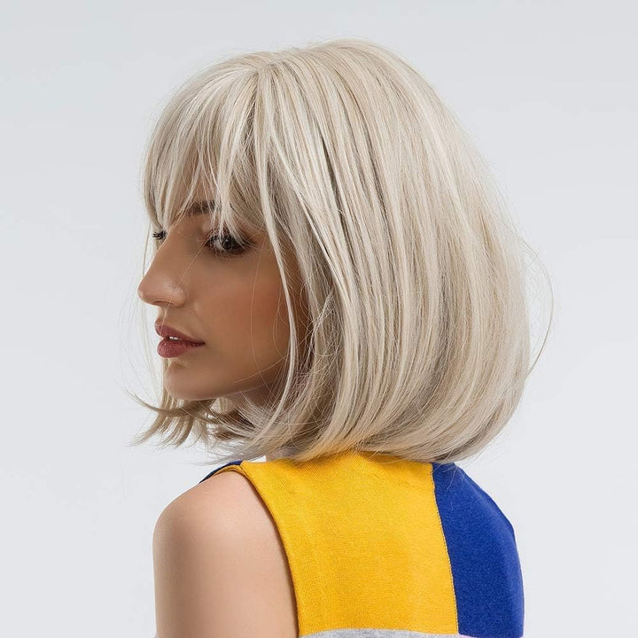 HAIRCUBE Charming Creamy White Kurze Bob Perücken mit Pony Synthetische Hitzebeständige 12 Zoll Perü