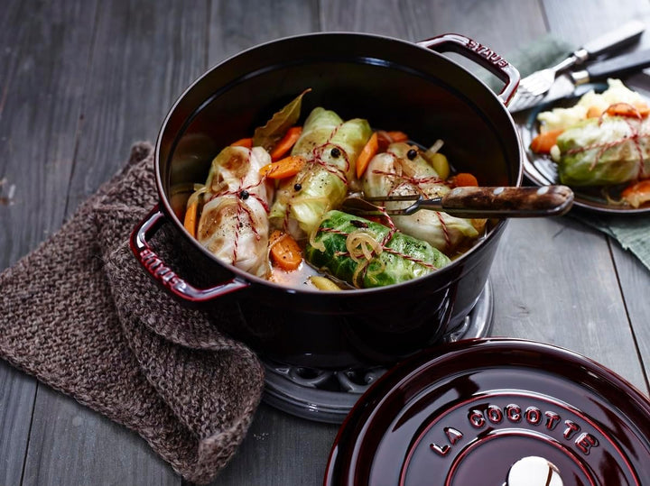 STAUB Gusseisen Bräter/Cocotte, Rund 26 cm, 5 L, Aromaregen Funktion, Für alle Herdarten geeignet, G