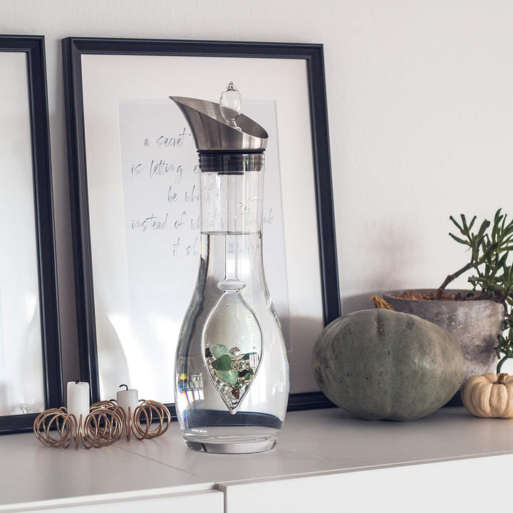 VitaJuwel Vitality Edelsteinwasserset für Zuhause (Karaffe Era & Phiole) mit Smaragd & Bergkristall