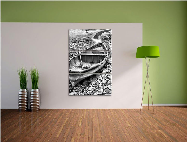 Pixxprint Monocrome, Boot im ausgetrockneten See 3-Teiler Leinwandbild 120x80 Bild auf Leinwand