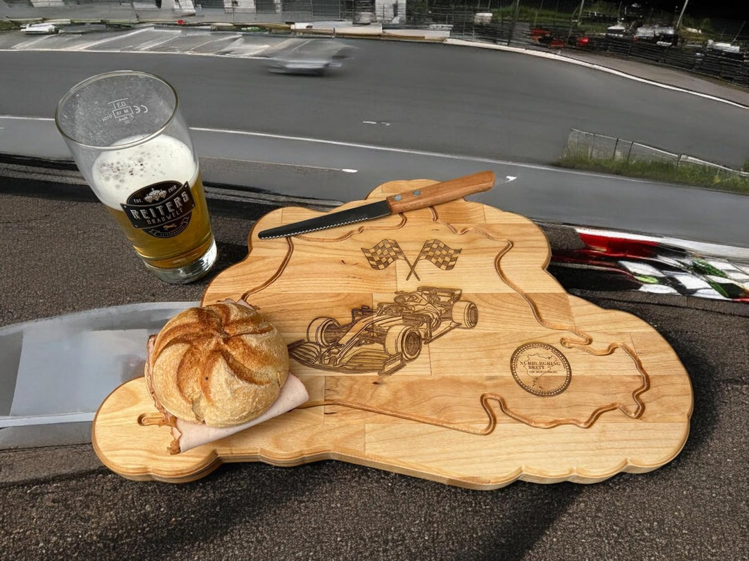 Nürburgring-Brett aus Holz, Frühstücksbrettchen aus der Eifel, Geschenkidee für Motorsport Fans, Ges
