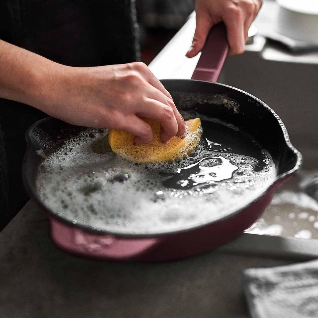 Springlane Kitchen Gusseisenpfanne 24 cm emailliert – Bratpfanne für Induktion & alle Herdarten – Gu