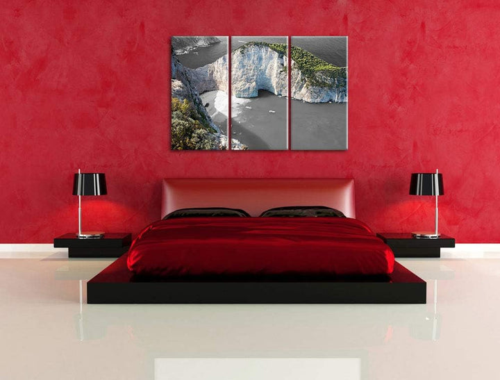 Steile Bucht im Mittelmeer schwarz/weiss 3-Teiler Leinwandbild 120x80 Bild auf Leinwand, XXL riesige