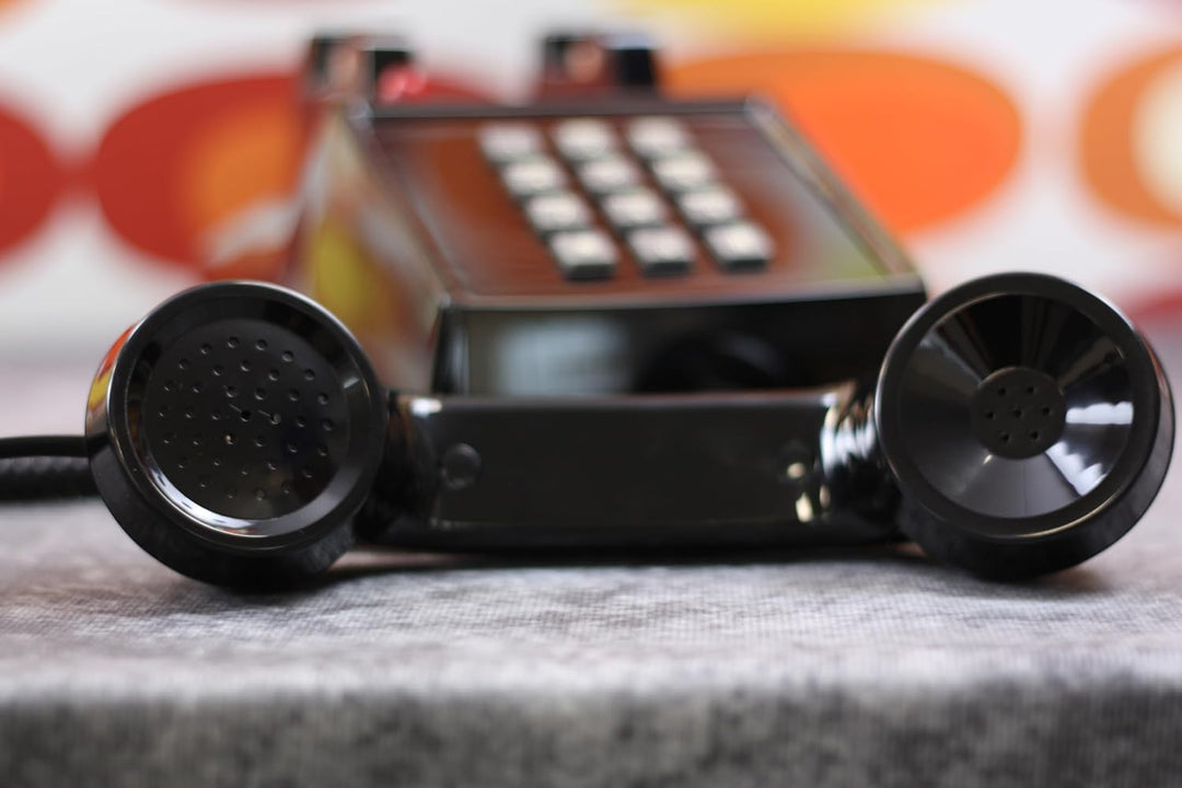 Opis PushMeFon Mobile 4G - Retro Tischhandy für 4G/5G Netze mit Voice Over LTE in Form eines achzige