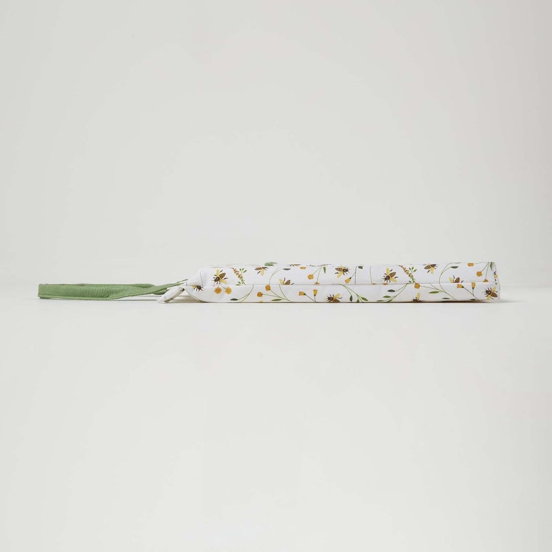 Homescapes Garten-Kniekissen mit Band, Design Blumen & Bienen grün-weiss, 27x40 cm grosse Kniematte
