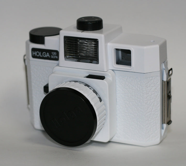 Holga 120 Glasobjektiv-Kamera mit Farbblitz (weiss), weiss