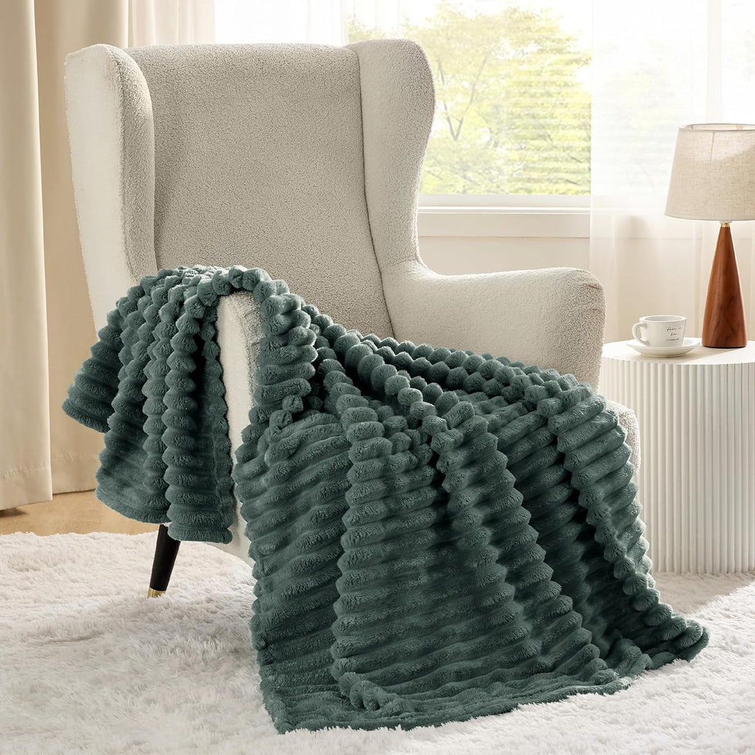 BEDSURE Kuscheldecke für Zimmer Deko - Wolldecke & Fleecedecke, Sofadecke, Weiche Warme Grobe Kordde