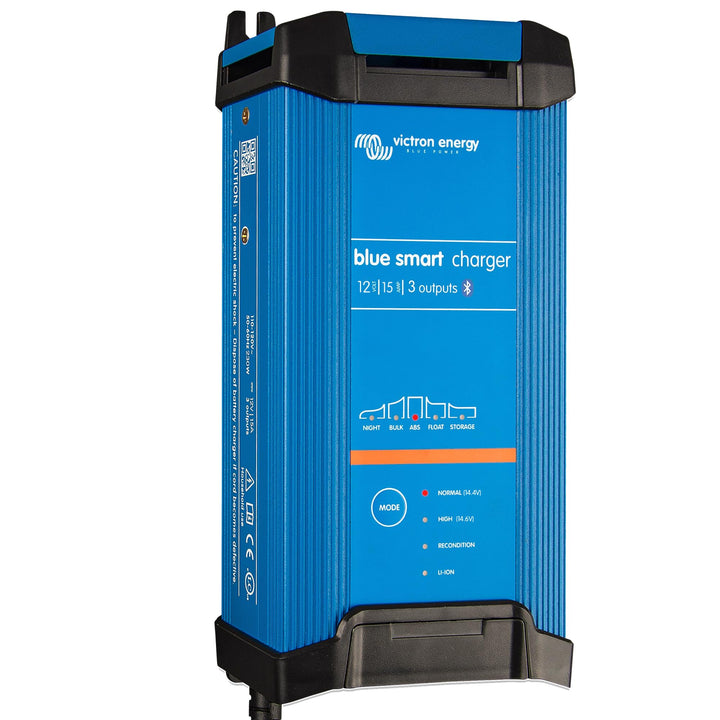 Victron Energy Blue Smart IP22 12-Volt 15 Ampere 230V, 3 Ausgang Ladegerät CEE 7/7, Bluetooth STANDA