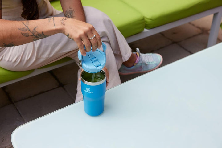 Stanley IceFlow 2.0 Trinkhalm-Becher mit Griff, 590 ml, Deckel zum Aufdrehen und hochklappbarem Stro
