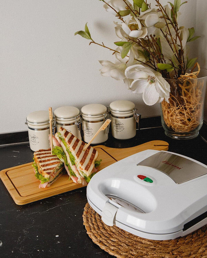 Girmi TS03 Toaster, 750 W, Antihaftplatten, Hitzebeständiger Griff mit Verschluss, Betriebs- und Tem