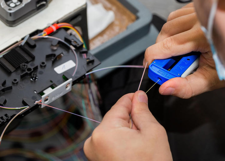 WEICON TOOLS LWL Präzisions-Abisolierer I Abisolierwerkzeug für Lichtwellenleiter und Glasfaserkabel