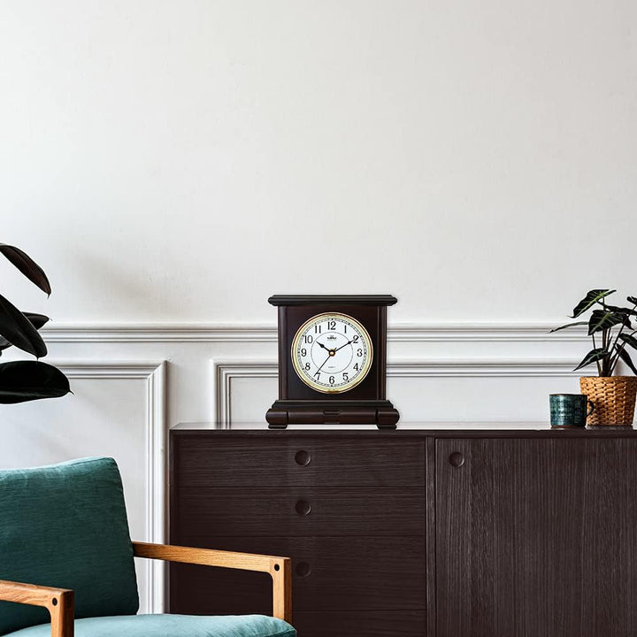 MPM Quality Retro Dark Wood Tischuhr, Dunkelbraun, Traditionelle und Elegante Holztischuhr, Arabisch
