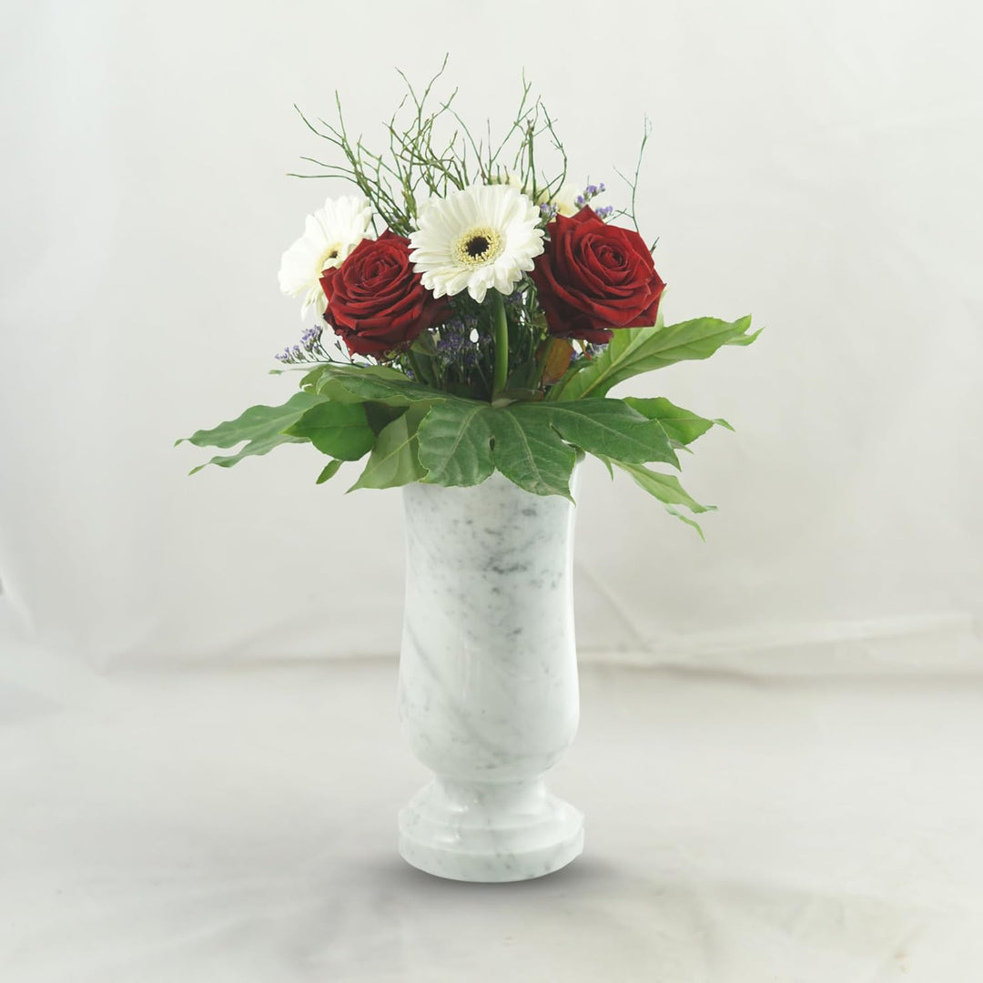 designgrab Taille-medium Grabvase aus Carrara Marmor weiss