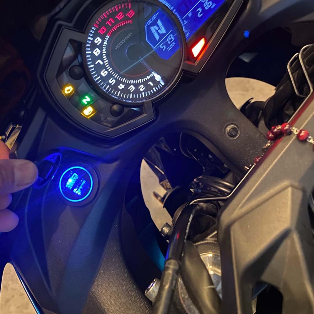 MOQIAOSEIKO Motorrad Ladegeräte Dual USB Ladegerät mit Relais Batterieladegerät für Kawasaki Versys6