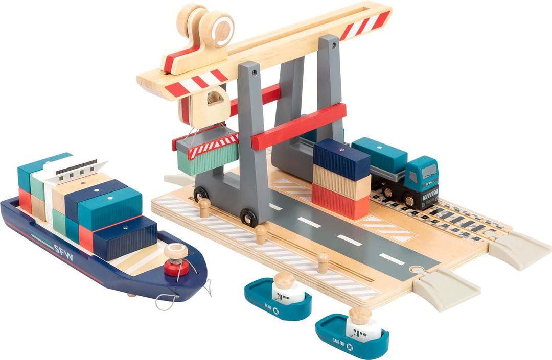 small foot Containerterminal aus Holz, mit beweglicher Containerbrücke, Schiff und Zubehör, ab 3 Jah
